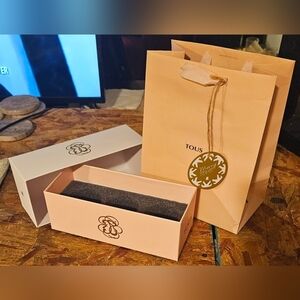 Merry TOUS Christmas Tree Ornament Gift Box 3 Round Slot Insert Shopping Bag Tag